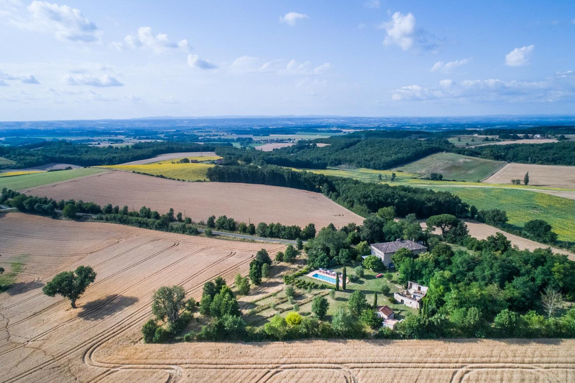 Au Mas Des Calmettes Bed & Breakfast Parisot  Екстериор снимка