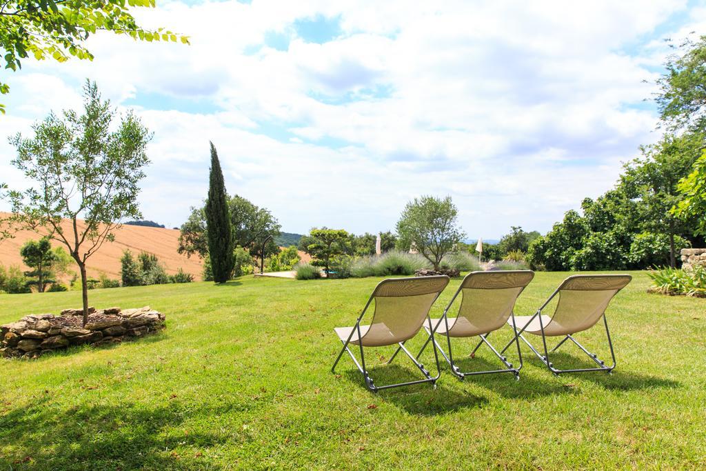 Au Mas Des Calmettes Bed & Breakfast Parisot  Екстериор снимка