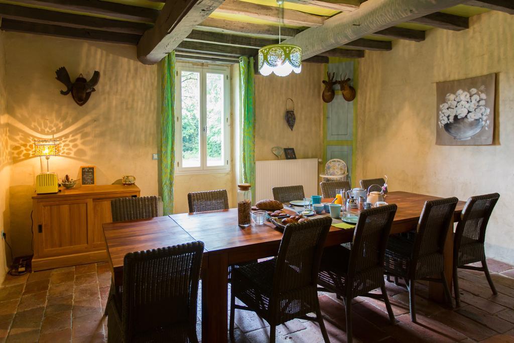 Au Mas Des Calmettes Bed & Breakfast Parisot  Екстериор снимка
