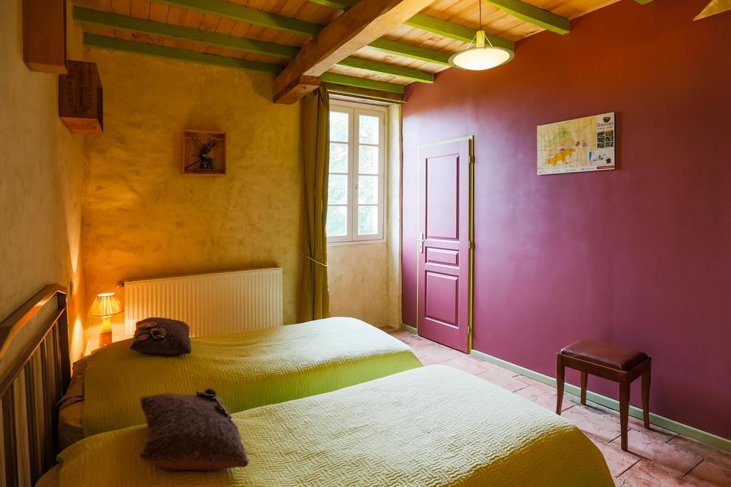 Au Mas Des Calmettes Bed & Breakfast Parisot  Екстериор снимка