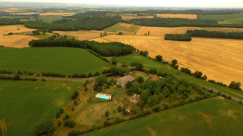 Au Mas Des Calmettes Bed & Breakfast Parisot  Екстериор снимка